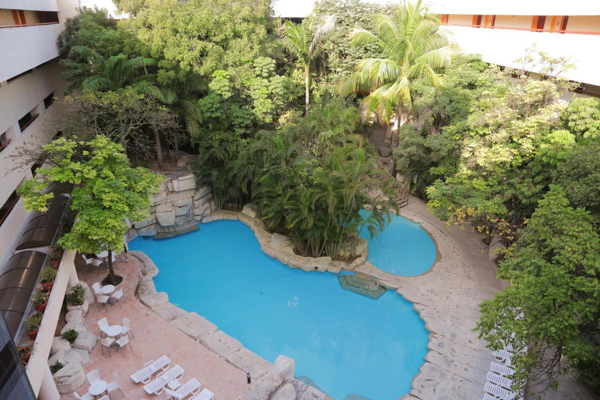메리어트 툭스틀라 구티에레즈 호텔 외부 사진 The pool at the hotel
